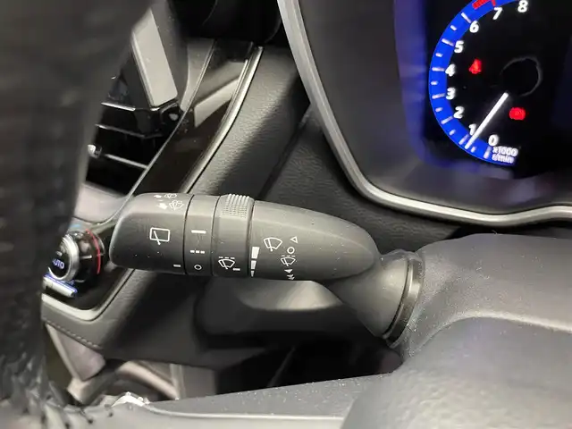 トヨタ カローラ クロス Z 鹿児島県 2023(令5)年 3.6万km プラチナホワイトパールマイカ ワンオーナー/純正ディスプレイオーディオ/(フルセグ/Bluetooth/AppleCarPlay/AndroidAuto)/全方位カメラ/前後ドライブレコーダー/ビルトインETC2.0/置くだけ充電/Toyota Safety Sense/　・プリクラッシュセーフティ/　・レーントレーシングアシスト/　・レーンディパーチャーアラート/　・レーダークルーズコントロール（全車速追従機能付）/　・オートマチックハイビーム/　・ロードサインアシスト/　・ドライバー異常時対応システム/　・プロアクティブドライビングアシスト/　・発進遅れ告知機能：先行車・信号出遅れ防止をサポート/BSM/前席シートヒーター/電動リアゲート/電動パーキングブレーキ/オートブレーキホールド/後席USB充電ソケット/レザー調シートカバー(clazzio)/電動格納ミラー/純正アルミホイール/純正フロアマット/LEDヘッドライト/フロントフォグライト
