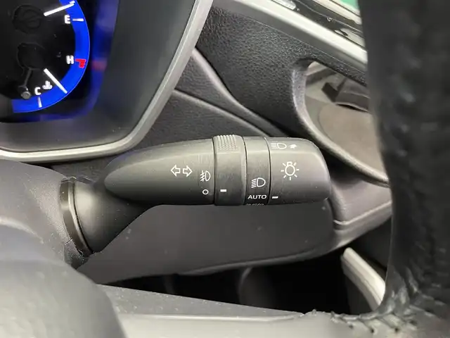 トヨタ カローラ クロス Z 鹿児島県 2023(令5)年 3.6万km プラチナホワイトパールマイカ ワンオーナー/純正ディスプレイオーディオ/(フルセグ/Bluetooth/AppleCarPlay/AndroidAuto)/全方位カメラ/前後ドライブレコーダー/ビルトインETC2.0/置くだけ充電/Toyota Safety Sense/　・プリクラッシュセーフティ/　・レーントレーシングアシスト/　・レーンディパーチャーアラート/　・レーダークルーズコントロール（全車速追従機能付）/　・オートマチックハイビーム/　・ロードサインアシスト/　・ドライバー異常時対応システム/　・プロアクティブドライビングアシスト/　・発進遅れ告知機能：先行車・信号出遅れ防止をサポート/BSM/前席シートヒーター/電動リアゲート/電動パーキングブレーキ/オートブレーキホールド/後席USB充電ソケット/レザー調シートカバー(clazzio)/電動格納ミラー/純正アルミホイール/純正フロアマット/LEDヘッドライト/フロントフォグライト