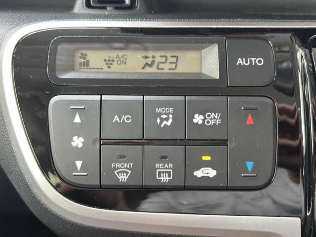 ホンダ Ｎ ＢＯＸ スラッシュ G Lインテリアカラーパッケージ 沖縄県 2018(平30)年 4.2万km 黒 ナビ　/ＡＭ／ＦＭ／ＢＴ／ＤＶＤ　/フルセグＴＶ　/バックカメラ　/プッシュスタート　/カーテンエアバッグ　/ＬＥＤヘッドライト　/オートライト　/純正フロアマット　/スマートキー　/AAC　/横滑り防止装置