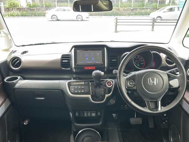 ホンダ Ｎ ＢＯＸ スラッシュ G Lインテリアカラーパッケージ 沖縄県 2018(平30)年 4.2万km 黒 ナビ　/ＡＭ／ＦＭ／ＢＴ／ＤＶＤ　/フルセグＴＶ　/バックカメラ　/プッシュスタート　/カーテンエアバッグ　/ＬＥＤヘッドライト　/オートライト　/純正フロアマット　/スマートキー　/AAC　/横滑り防止装置