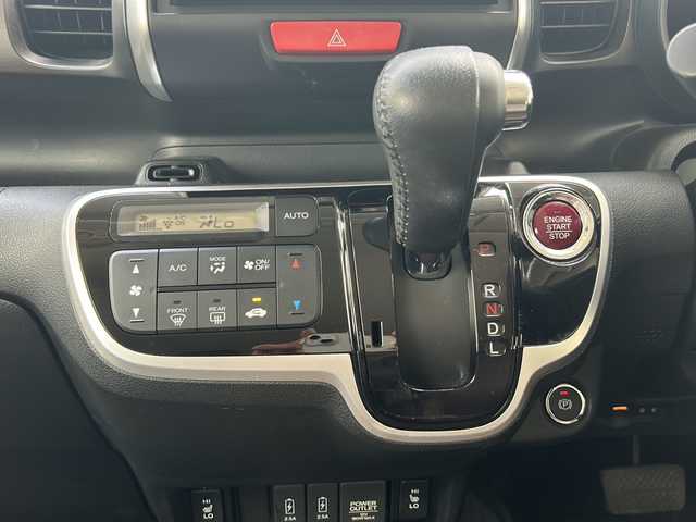 ホンダ Ｎ ＢＯＸ スラッシュ G Lインテリアカラーパッケージ 沖縄県 2018(平30)年 4.2万km 黒 ナビ　/ＡＭ／ＦＭ／ＢＴ／ＤＶＤ　/フルセグＴＶ　/バックカメラ　/プッシュスタート　/カーテンエアバッグ　/ＬＥＤヘッドライト　/オートライト　/純正フロアマット　/スマートキー　/AAC　/横滑り防止装置