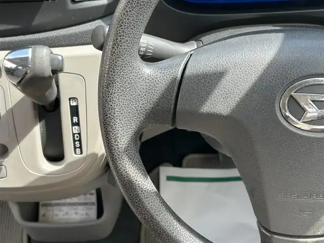 ダイハツ ミラ イース X 和歌山県 2012(平24)年 12.4万km ブライトシルバーメタリック 社外ナビ（clarion　NX502）/＜FM/AM/CD/DVD/Bluetooth/USB＞/ETC/パワーステアリング/アイドリングストップ/ヘッドランプマニュアルレベリングスイッチ/純正フロアマット/純正バイザー/取扱説明書/記録簿