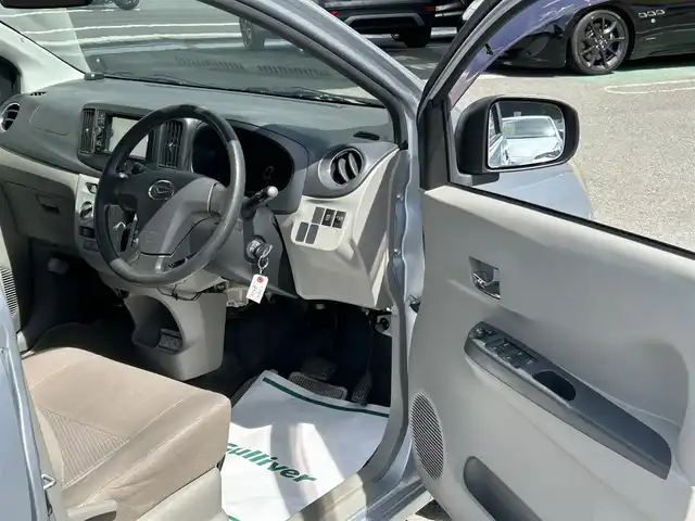 ダイハツ ミラ イース X 和歌山県 2012(平24)年 12.4万km ブライトシルバーメタリック 社外ナビ（clarion　NX502）/＜FM/AM/CD/DVD/Bluetooth/USB＞/ETC/パワーステアリング/アイドリングストップ/ヘッドランプマニュアルレベリングスイッチ/純正フロアマット/純正バイザー/取扱説明書/記録簿