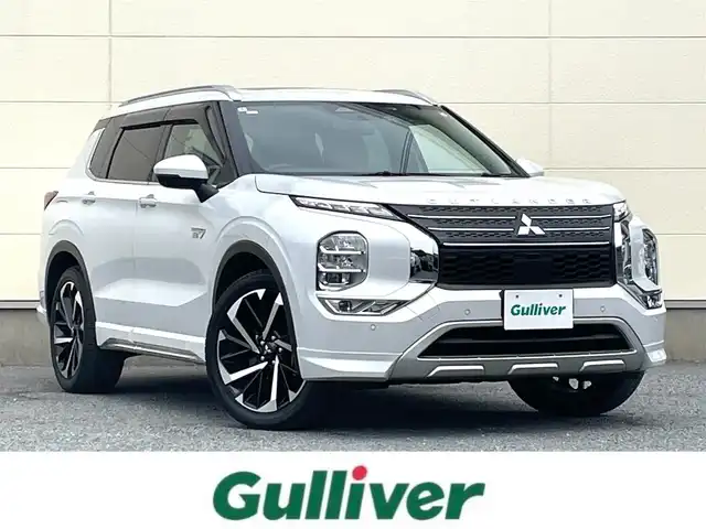 三菱 アウトランダー ＰＨＥＶ P 茨城県 2022(令4)年 2.6万km ホワイトダイヤモンド 革巻きステアリング/メーカーナビ/全方位カメラ/マイパイロット/サンルーフ/ステアリングヒーター/ヘッドアップディスプレイ/パワーメモリーシート/ホワイトレザーシート/シートヒーター/置くだけ充電/パドルシフト/パワーバックドア/LEDヘッドライト/ETC/BOSEサウンド
