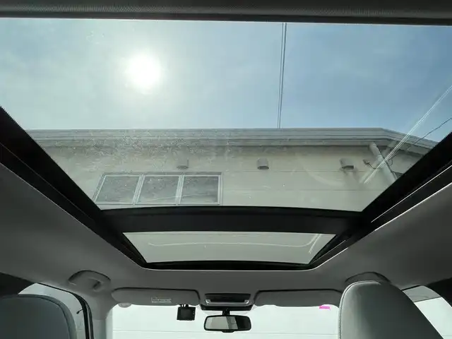 三菱 アウトランダー ＰＨＥＶ P 茨城県 2022(令4)年 2.6万km ホワイトダイヤモンド 革巻きステアリング/メーカーナビ/全方位カメラ/マイパイロット/サンルーフ/ステアリングヒーター/ヘッドアップディスプレイ/パワーメモリーシート/ホワイトレザーシート/シートヒーター/置くだけ充電/パドルシフト/パワーバックドア/LEDヘッドライト/ETC/BOSEサウンド