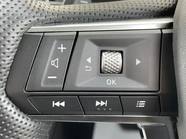 三菱 アウトランダー ＰＨＥＶ P 茨城県 2022(令4)年 2.6万km ホワイトダイヤモンド 革巻きステアリング/メーカーナビ/全方位カメラ/マイパイロット/サンルーフ/ステアリングヒーター/ヘッドアップディスプレイ/パワーメモリーシート/ホワイトレザーシート/シートヒーター/置くだけ充電/パドルシフト/パワーバックドア/LEDヘッドライト/ETC/BOSEサウンド