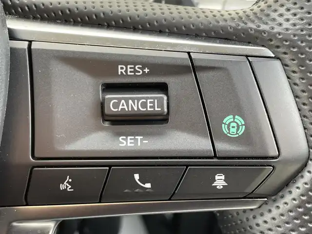 三菱 アウトランダー ＰＨＥＶ P 茨城県 2022(令4)年 2.6万km ホワイトダイヤモンド 革巻きステアリング/メーカーナビ/全方位カメラ/マイパイロット/サンルーフ/ステアリングヒーター/ヘッドアップディスプレイ/パワーメモリーシート/ホワイトレザーシート/シートヒーター/置くだけ充電/パドルシフト/パワーバックドア/LEDヘッドライト/ETC/BOSEサウンド
