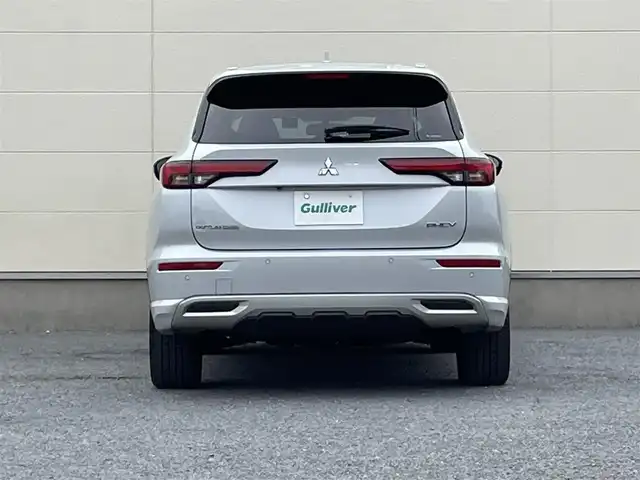 三菱 アウトランダー ＰＨＥＶ P 茨城県 2022(令4)年 2.6万km ホワイトダイヤモンド 革巻きステアリング/メーカーナビ/全方位カメラ/マイパイロット/サンルーフ/ステアリングヒーター/ヘッドアップディスプレイ/パワーメモリーシート/ホワイトレザーシート/シートヒーター/置くだけ充電/パドルシフト/パワーバックドア/LEDヘッドライト/ETC/BOSEサウンド