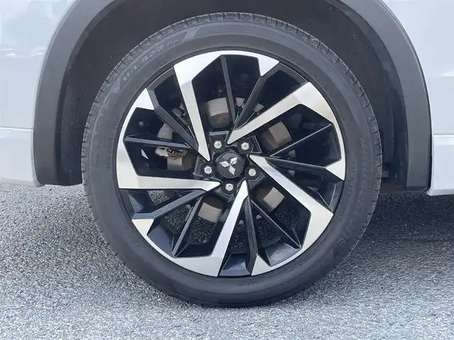三菱 アウトランダー ＰＨＥＶ P 茨城県 2022(令4)年 2.6万km ホワイトダイヤモンド 革巻きステアリング/メーカーナビ/全方位カメラ/マイパイロット/サンルーフ/ステアリングヒーター/ヘッドアップディスプレイ/パワーメモリーシート/ホワイトレザーシート/シートヒーター/置くだけ充電/パドルシフト/パワーバックドア/LEDヘッドライト/ETC/BOSEサウンド