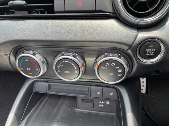 マツダ ロードスター RS 神奈川県 2019(令1)年 7.8万km ソウルレッドクリスタルM 純正SDナビ/・ワンセグ/CD/DVD/USB/BT/BOSEサウンド/RECARO製ハーフレザーシート/シートヒーター/ETC/前方ドライブレコーダー/クルーズコントロール/スマートシティブレーキサポート/ブラインドスポットモニター/車線逸脱警報システム/交通標識システム/ドライバーアテンションアラート/パーキングセンサー/横滑り防止機能/純正16インチAW/ローダウン/プッシュEgスタート/ストップ/スマートキー×2/純正LEDヘッドライト/純正フロアマット/取扱説明書/ナビ取扱説明書/新車時保証書