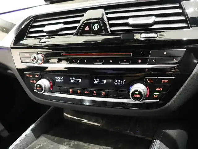 ＢＭＷ ５２３ｄ Mスポーツ 静岡県 2018(平30)年 3.6万km 白 純正ナビ/フルセグTV/ACC/LKA/BSM/HUD/360°カメラ/パドルシフト/ドラレコ前後(ZDR-015)/ワイヤレス充電/ディスプレイキー
