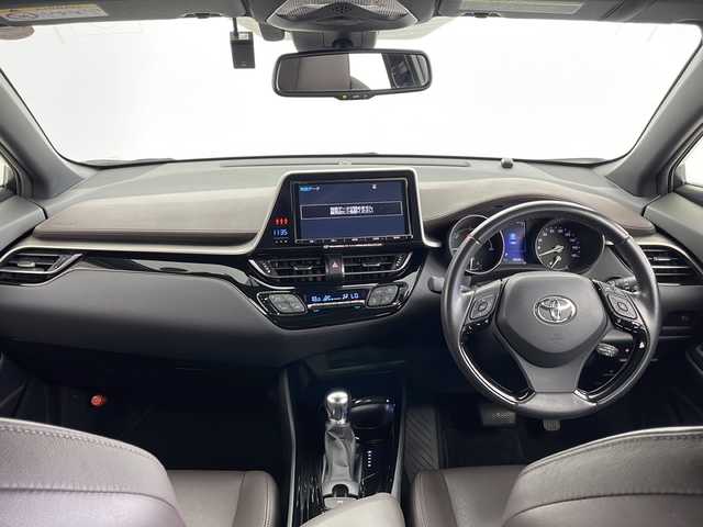 トヨタ Ｃ－ＨＲ G 愛知県 2017(平29)年 4.9万km ブラック/ホワイトパールクリスタルシャイン 2トーン 禁煙車/純正ディーラーオプション９インチナビ　/バックカメラ　/ＣＤ　ＤＶＤ　フルセグＴＶ　ＳＤ　Ｂｌｕｅｔｏｏｔｈ　ＦＭ　ＡＭ　/レーダークルーズコントロール　/トヨタセーフティーセンス　/プリクラッシュセーフティー/LDA/AHB/BSM/純正ドライブレコーダー/前席シートヒーター /ハーフレザーシート/革巻きステアリング/ビルトインETC