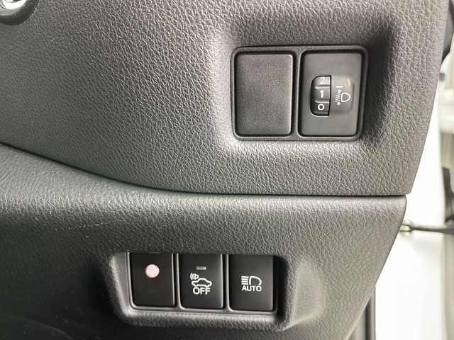 トヨタ Ｃ－ＨＲ G 愛知県 2017(平29)年 4.9万km ブラック/ホワイトパールクリスタルシャイン 2トーン 禁煙車/純正ディーラーオプション９インチナビ　/バックカメラ　/ＣＤ　ＤＶＤ　フルセグＴＶ　ＳＤ　Ｂｌｕｅｔｏｏｔｈ　ＦＭ　ＡＭ　/レーダークルーズコントロール　/トヨタセーフティーセンス　/プリクラッシュセーフティー/LDA/AHB/BSM/純正ドライブレコーダー/前席シートヒーター /ハーフレザーシート/革巻きステアリング/ビルトインETC