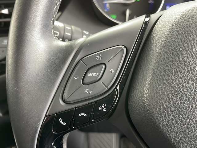 トヨタ Ｃ－ＨＲ G 愛知県 2017(平29)年 4.9万km ブラック/ホワイトパールクリスタルシャイン 2トーン 禁煙車/純正ディーラーオプション９インチナビ　/バックカメラ　/ＣＤ　ＤＶＤ　フルセグＴＶ　ＳＤ　Ｂｌｕｅｔｏｏｔｈ　ＦＭ　ＡＭ　/レーダークルーズコントロール　/トヨタセーフティーセンス　/プリクラッシュセーフティー/LDA/AHB/BSM/純正ドライブレコーダー/前席シートヒーター /ハーフレザーシート/革巻きステアリング/ビルトインETC