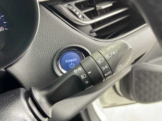 トヨタ Ｃ－ＨＲ G 愛知県 2017(平29)年 4.9万km ブラック/ホワイトパールクリスタルシャイン 2トーン 禁煙車/純正ディーラーオプション９インチナビ　/バックカメラ　/ＣＤ　ＤＶＤ　フルセグＴＶ　ＳＤ　Ｂｌｕｅｔｏｏｔｈ　ＦＭ　ＡＭ　/レーダークルーズコントロール　/トヨタセーフティーセンス　/プリクラッシュセーフティー/LDA/AHB/BSM/純正ドライブレコーダー/前席シートヒーター /ハーフレザーシート/革巻きステアリング/ビルトインETC