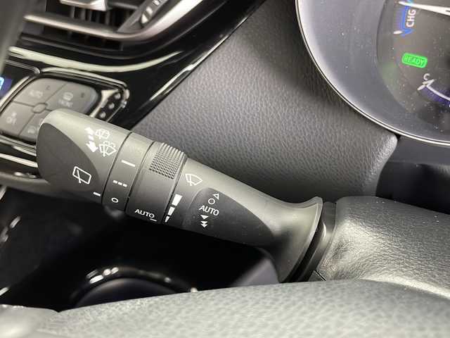 トヨタ Ｃ－ＨＲ G 愛知県 2017(平29)年 4.9万km ブラック/ホワイトパールクリスタルシャイン 2トーン 禁煙車/純正ディーラーオプション９インチナビ　/バックカメラ　/ＣＤ　ＤＶＤ　フルセグＴＶ　ＳＤ　Ｂｌｕｅｔｏｏｔｈ　ＦＭ　ＡＭ　/レーダークルーズコントロール　/トヨタセーフティーセンス　/プリクラッシュセーフティー/LDA/AHB/BSM/純正ドライブレコーダー/前席シートヒーター /ハーフレザーシート/革巻きステアリング/ビルトインETC