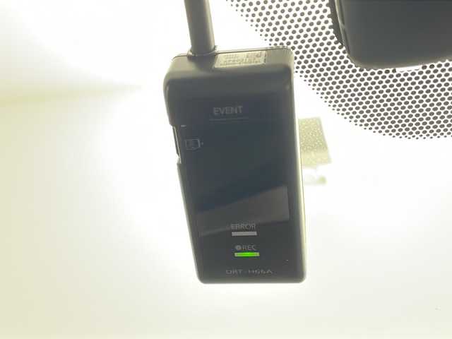 トヨタ Ｃ－ＨＲ G 愛知県 2017(平29)年 4.9万km ブラック/ホワイトパールクリスタルシャイン 2トーン 禁煙車/純正ディーラーオプション９インチナビ　/バックカメラ　/ＣＤ　ＤＶＤ　フルセグＴＶ　ＳＤ　Ｂｌｕｅｔｏｏｔｈ　ＦＭ　ＡＭ　/レーダークルーズコントロール　/トヨタセーフティーセンス　/プリクラッシュセーフティー/LDA/AHB/BSM/純正ドライブレコーダー/前席シートヒーター /ハーフレザーシート/革巻きステアリング/ビルトインETC