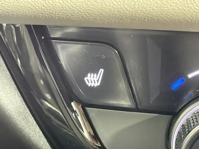 ホンダ ヴェゼル ハイブリッド e:HEV Z PLaYパッケージ 神奈川県 2025(令7)年 0.1千km パールⅡ 登録済未使用車/ホンダセンシング/純正ディスプレイオーディオ/・BT/フルセグTV/AppleCarPlay/AndroidAuto/USB/AM/FM/バックカメラ/電動リアゲート/Qi充電/ハーフレザーシート/シートヒーター(D/N)/革巻きステアリング/ステアリングスイッチ/ステアリングヒーター/Autoライト/パドルシフト/ダウンヒルアシストコントロール/電動パーキングブレーキ/オートホールド/ビルトインETC2.0/クリアランスソナー/LEDヘッドライト/LEDフォグランプ/スマートキー/プッシュスタートボタン/シートリフター/電動格納ミラー/ウィンカーミラー/純正18インチアルミホイール