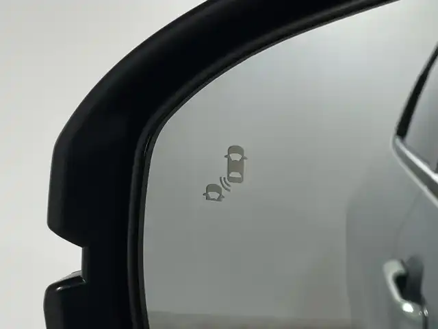 ホンダ ヴェゼル ハイブリッド e:HEV Z PLaYパッケージ 神奈川県 2025(令7)年 0.1千km パールⅡ 登録済未使用車/ホンダセンシング/純正ディスプレイオーディオ/・BT/フルセグTV/AppleCarPlay/AndroidAuto/USB/AM/FM/バックカメラ/電動リアゲート/Qi充電/ハーフレザーシート/シートヒーター(D/N)/革巻きステアリング/ステアリングスイッチ/ステアリングヒーター/Autoライト/パドルシフト/ダウンヒルアシストコントロール/電動パーキングブレーキ/オートホールド/ビルトインETC2.0/クリアランスソナー/LEDヘッドライト/LEDフォグランプ/スマートキー/プッシュスタートボタン/シートリフター/電動格納ミラー/ウィンカーミラー/純正18インチアルミホイール