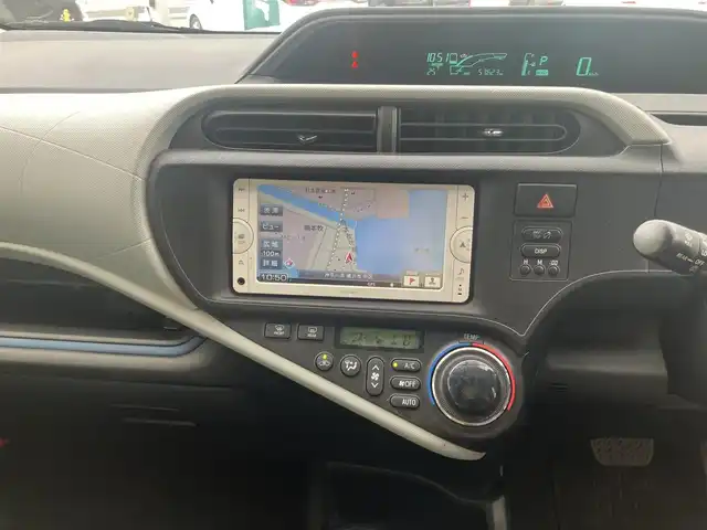 トヨタ アクア S 愛知県 2013(平25)年 5.8万km スーパーホワイトⅡ 純正SDナビTV/Bluetoothオーディオ/バックカメラ/スマートキー×2ケ/プッシュスタート/LEDヘッドライト/オートライト/保証書取説有り