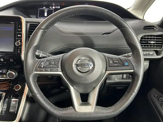日産 セレナ ハイウェイスター 大阪府 2019(平31)年 6.4万km ダイヤモンドブラック プロパイロット　後席モニター　デジタルインナーミラー　全方位カメラ　パークアシスト　純正ナビＴＶ　衝突軽減　ＥＴＣ　ドラレコ　クリアランスソナー　アイドリングストップ　ＬＥＤヘッドライト　スマートキー