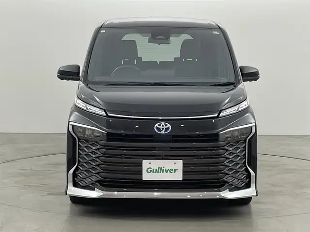 トヨタ ヴォクシー ハイブリッド S－Z 福岡県 2023(令5)年 2万km グリッターブラックガラスフレーク 純正１０．５型ＤＡナビ　/全方位カメラ　/ビルトインＥＴＣ２．０　/トヨタセーフティセンス　/レーダークルーズコントロール　/コーナーセンサー　/衝突軽減ブレーキ　/レーンキープ　/アクセル踏み間違い防止　/ＢＳＭ　/パーキングアシスト　/シートヒーター　/ハーフレザーシート　/両側パワースライドドア　/Wエアコン　/純正アルミホイール