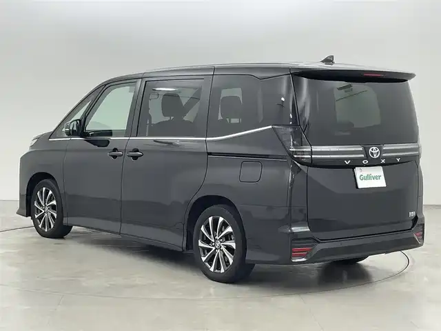 トヨタ ヴォクシー ハイブリッド S－Z 福岡県 2023(令5)年 2万km グリッターブラックガラスフレーク 純正１０．５型ＤＡナビ　/全方位カメラ　/ビルトインＥＴＣ２．０　/トヨタセーフティセンス　/レーダークルーズコントロール　/コーナーセンサー　/衝突軽減ブレーキ　/レーンキープ　/アクセル踏み間違い防止　/ＢＳＭ　/パーキングアシスト　/シートヒーター　/ハーフレザーシート　/両側パワースライドドア　/Wエアコン　/純正アルミホイール