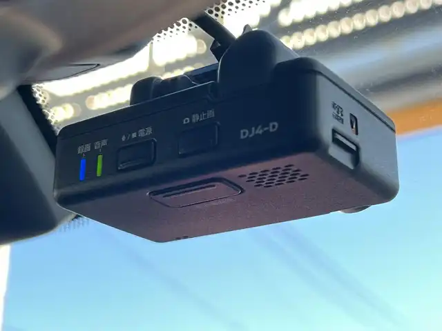 日産 エクストレイル 20Xi 鹿児島県 2018(平30)年 5.3万km ブリリアントシルバー 純正9インチメモリナビ/　・Blu-Ray・DVD・SD・USB・Bluetooth/　・フルセグTV・AppleCarPlay-AndroidAuto/純正1カメラドラレコ（ナビ連動）/アラウンドビューモニター/デジタルインナーミラー/シルバールーフレール/プロパイロット/インテリジェントエマージェンシーブレーキ/パワーバックドア/電動パーキングブレーキ/ETC/前席左右独立オートエアコン/純正LEDヘッドライト/オートライト/ハイビームアシスト/革巻きステアリング/ステアリングリモコン/セルクロス防水シート/純正18インチアルミホイール/アイドリングストップ/純正フロアマット/純正ドアバイザー/電動格納ウインカー付ドアミラー/取扱説明書、保証書/スペアスマートキー×1本
