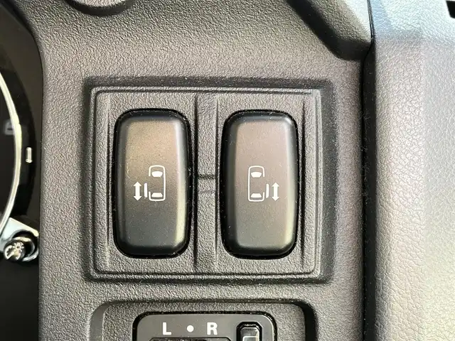 三菱 デリカＤ：５ シャモニー 滋賀県 2008(平20)年 6万km ウォームホワイトパール 純正ナビ/【CD/DVD/フルセグTV】/バックカメラ/サイドカメラ/ETC/両側パワースライドドア/シートヒーター/パワーシート/クルーズコントロール/HIDヘッドライト/オートライト/パドルシフト/オートエアコン