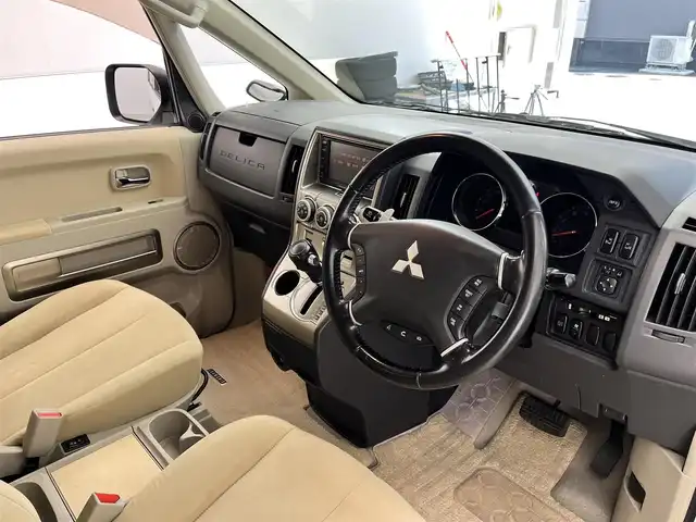 三菱 デリカＤ：５ シャモニー 滋賀県 2008(平20)年 6万km ウォームホワイトパール 純正ナビ/【CD/DVD/フルセグTV】/バックカメラ/サイドカメラ/ETC/両側パワースライドドア/シートヒーター/パワーシート/クルーズコントロール/HIDヘッドライト/オートライト/パドルシフト/オートエアコン