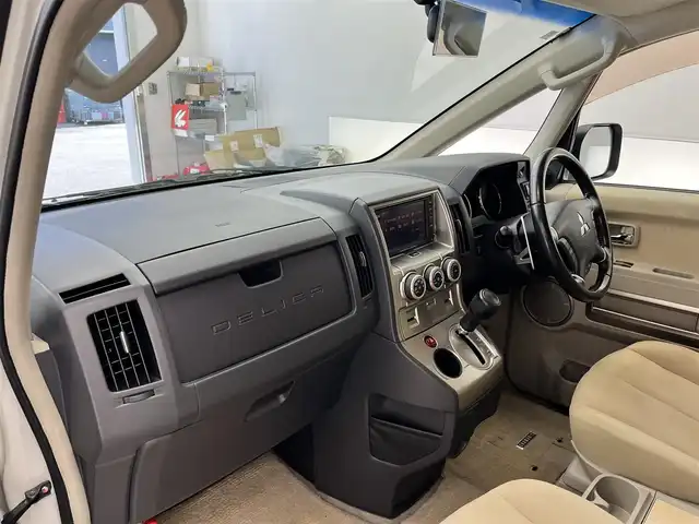 三菱 デリカＤ：５ シャモニー 滋賀県 2008(平20)年 6万km ウォームホワイトパール 純正ナビ/【CD/DVD/フルセグTV】/バックカメラ/サイドカメラ/ETC/両側パワースライドドア/シートヒーター/パワーシート/クルーズコントロール/HIDヘッドライト/オートライト/パドルシフト/オートエアコン