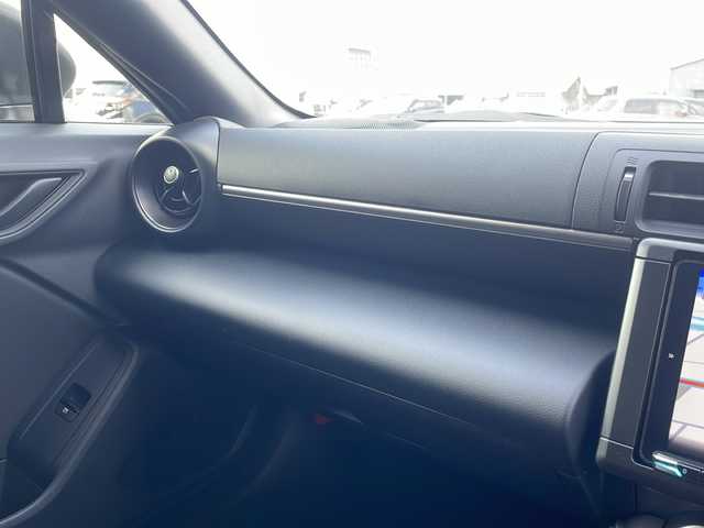 トヨタ ＧＲ８６ RZ 福岡県 2024(令6)年 0.2万km クリスタルホワイトパール ワンオーナー/MT車/メーカーOP/・brembo製キャリパー/・ＳＡＣＨＳ（ＺＦ）アブソーバー/社外9インチナビ/Bluetooth/バックカメラ/CD/DVD再生機能有/ステアリングリモコン/オートクルーズコントロール/ETC/純正フロアマット/純正18インチアルミホイール/スペアキー/前後ドラレコ