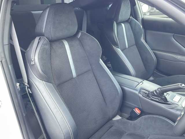 トヨタ ＧＲ８６ RZ 福岡県 2024(令6)年 0.2万km クリスタルホワイトパール ワンオーナー/MT車/メーカーOP/・brembo製キャリパー/・ＳＡＣＨＳ（ＺＦ）アブソーバー/社外9インチナビ/Bluetooth/バックカメラ/CD/DVD再生機能有/ステアリングリモコン/オートクルーズコントロール/ETC/純正フロアマット/純正18インチアルミホイール/スペアキー/前後ドラレコ