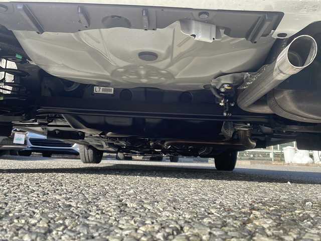 トヨタ ヴィッツ 1.3F LEDエディション 大阪府 2016(平28)年 0.7万km ホワイトパールクリスタルシャイン ワンオーナー/純正SDナビ/・CD/FM/AM/Bluetooth/・フルセグテレビ/ETC/バックカメラ/衝突軽減ブレーキ/盗難防止装置/ステアリングリモコン/LEDヘッドライト/オートライト/スマートキー/プッシュスタート/12V電源/純正フロアマット/取扱説明書/保証書