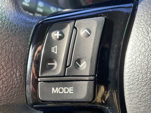 トヨタ ヴィッツ 1.3F LEDエディション 大阪府 2016(平28)年 0.7万km ホワイトパールクリスタルシャイン ワンオーナー/純正SDナビ/・CD/FM/AM/Bluetooth/・フルセグテレビ/ETC/バックカメラ/衝突軽減ブレーキ/盗難防止装置/ステアリングリモコン/LEDヘッドライト/オートライト/スマートキー/プッシュスタート/12V電源/純正フロアマット/取扱説明書/保証書