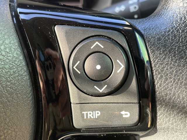 トヨタ ヴィッツ 1.3F LEDエディション 大阪府 2016(平28)年 0.7万km ホワイトパールクリスタルシャイン ワンオーナー/純正SDナビ/・CD/FM/AM/Bluetooth/・フルセグテレビ/ETC/バックカメラ/衝突軽減ブレーキ/盗難防止装置/ステアリングリモコン/LEDヘッドライト/オートライト/スマートキー/プッシュスタート/12V電源/純正フロアマット/取扱説明書/保証書