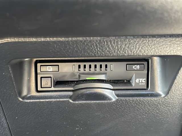 トヨタ ヴィッツ 1.3F LEDエディション 大阪府 2016(平28)年 0.7万km ホワイトパールクリスタルシャイン ワンオーナー/純正SDナビ/・CD/FM/AM/Bluetooth/・フルセグテレビ/ETC/バックカメラ/衝突軽減ブレーキ/盗難防止装置/ステアリングリモコン/LEDヘッドライト/オートライト/スマートキー/プッシュスタート/12V電源/純正フロアマット/取扱説明書/保証書