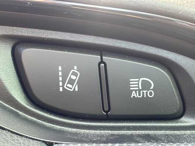 トヨタ ヴィッツ 1.3F LEDエディション 大阪府 2016(平28)年 0.7万km ホワイトパールクリスタルシャイン ワンオーナー/純正SDナビ/・CD/FM/AM/Bluetooth/・フルセグテレビ/ETC/バックカメラ/衝突軽減ブレーキ/盗難防止装置/ステアリングリモコン/LEDヘッドライト/オートライト/スマートキー/プッシュスタート/12V電源/純正フロアマット/取扱説明書/保証書