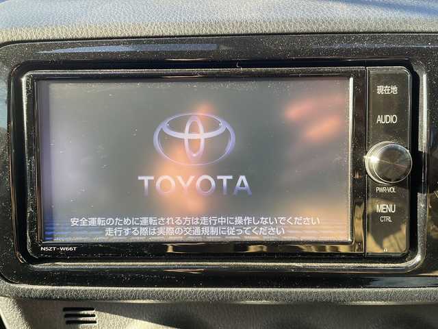 トヨタ ヴィッツ 1.3F LEDエディション 大阪府 2016(平28)年 0.7万km ホワイトパールクリスタルシャイン ワンオーナー/純正SDナビ/・CD/FM/AM/Bluetooth/・フルセグテレビ/ETC/バックカメラ/衝突軽減ブレーキ/盗難防止装置/ステアリングリモコン/LEDヘッドライト/オートライト/スマートキー/プッシュスタート/12V電源/純正フロアマット/取扱説明書/保証書