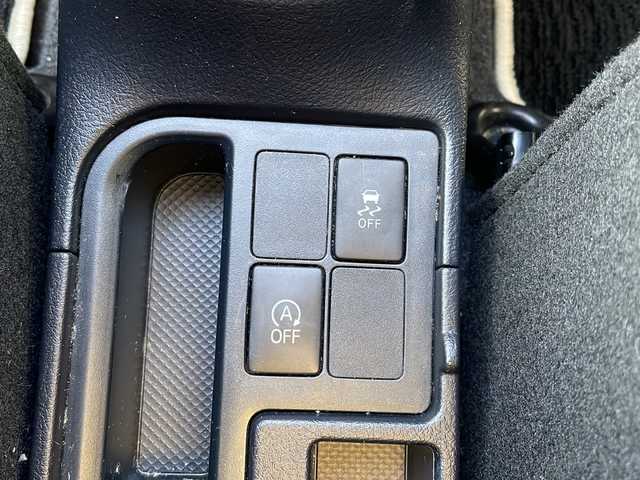 トヨタ ヴィッツ 1.3F LEDエディション 大阪府 2016(平28)年 0.7万km ホワイトパールクリスタルシャイン ワンオーナー/純正SDナビ/・CD/FM/AM/Bluetooth/・フルセグテレビ/ETC/バックカメラ/衝突軽減ブレーキ/盗難防止装置/ステアリングリモコン/LEDヘッドライト/オートライト/スマートキー/プッシュスタート/12V電源/純正フロアマット/取扱説明書/保証書