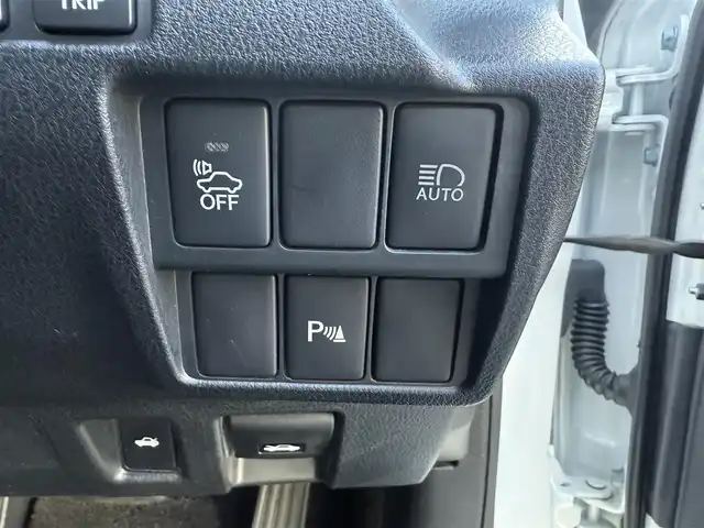 レクサス ＩＳ 300h 愛知県 2017(平29)年 5.4万km ソニッククォーツ /ワンオーナー//純正メモリナビ//AM/FM/CD/DVD/SD/SD REC//フルセグ/BT/USB/AUX//三眼LEDヘッドライト//プリクラッシュセーフティー//レーダークルーズコントロール//レーンディパーチャーアラート//クリアランスソナー//オートヘッドライト//オートハイビーム//オートワイパー//ドラレコ//D・N席パワーシート//D・N席シートヒーター//ステアスイッチ//パドルシフト//オートリトラクタブルウィンカーミラー//プッシュスタート//スペアキー×２（スマート、カード）//取説//ナビ取//保証書