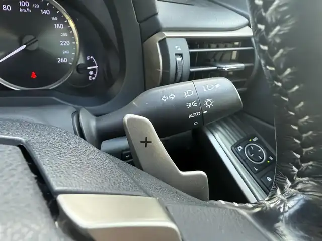 レクサス ＩＳ 300h 愛知県 2017(平29)年 5.4万km ソニッククォーツ /ワンオーナー//純正メモリナビ//AM/FM/CD/DVD/SD/SD REC//フルセグ/BT/USB/AUX//三眼LEDヘッドライト//プリクラッシュセーフティー//レーダークルーズコントロール//レーンディパーチャーアラート//クリアランスソナー//オートヘッドライト//オートハイビーム//オートワイパー//ドラレコ//D・N席パワーシート//D・N席シートヒーター//ステアスイッチ//パドルシフト//オートリトラクタブルウィンカーミラー//プッシュスタート//スペアキー×２（スマート、カード）//取説//ナビ取//保証書