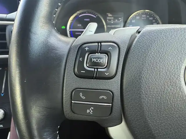 レクサス ＩＳ 300h 愛知県 2017(平29)年 5.4万km ソニッククォーツ /ワンオーナー//純正メモリナビ//AM/FM/CD/DVD/SD/SD REC//フルセグ/BT/USB/AUX//三眼LEDヘッドライト//プリクラッシュセーフティー//レーダークルーズコントロール//レーンディパーチャーアラート//クリアランスソナー//オートヘッドライト//オートハイビーム//オートワイパー//ドラレコ//D・N席パワーシート//D・N席シートヒーター//ステアスイッチ//パドルシフト//オートリトラクタブルウィンカーミラー//プッシュスタート//スペアキー×２（スマート、カード）//取説//ナビ取//保証書