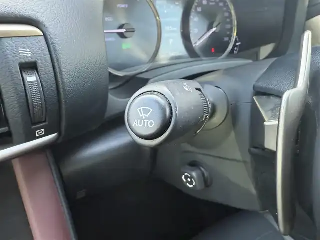 レクサス ＩＳ 300h 愛知県 2017(平29)年 5.4万km ソニッククォーツ /ワンオーナー//純正メモリナビ//AM/FM/CD/DVD/SD/SD REC//フルセグ/BT/USB/AUX//三眼LEDヘッドライト//プリクラッシュセーフティー//レーダークルーズコントロール//レーンディパーチャーアラート//クリアランスソナー//オートヘッドライト//オートハイビーム//オートワイパー//ドラレコ//D・N席パワーシート//D・N席シートヒーター//ステアスイッチ//パドルシフト//オートリトラクタブルウィンカーミラー//プッシュスタート//スペアキー×２（スマート、カード）//取説//ナビ取//保証書