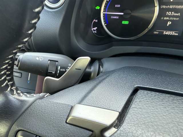 レクサス ＩＳ 300h 愛知県 2017(平29)年 5.4万km ソニッククォーツ /ワンオーナー//純正メモリナビ//AM/FM/CD/DVD/SD/SD REC//フルセグ/BT/USB/AUX//三眼LEDヘッドライト//プリクラッシュセーフティー//レーダークルーズコントロール//レーンディパーチャーアラート//クリアランスソナー//オートヘッドライト//オートハイビーム//オートワイパー//ドラレコ//D・N席パワーシート//D・N席シートヒーター//ステアスイッチ//パドルシフト//オートリトラクタブルウィンカーミラー//プッシュスタート//スペアキー×２（スマート、カード）//取説//ナビ取//保証書