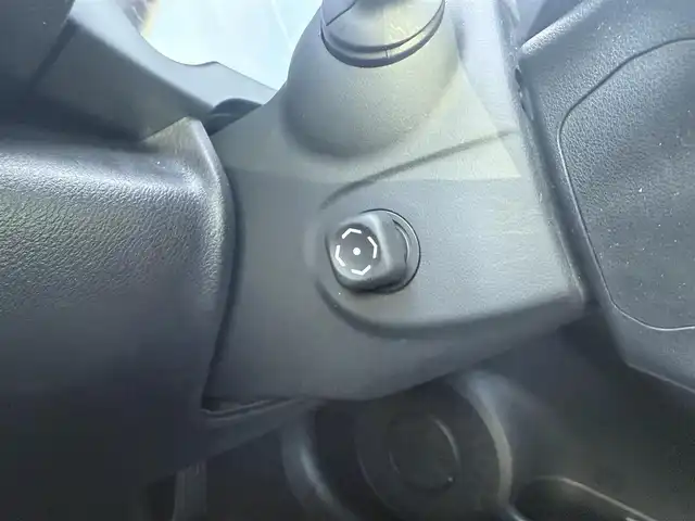 レクサス ＩＳ 300h 愛知県 2017(平29)年 5.4万km ソニッククォーツ /ワンオーナー//純正メモリナビ//AM/FM/CD/DVD/SD/SD REC//フルセグ/BT/USB/AUX//三眼LEDヘッドライト//プリクラッシュセーフティー//レーダークルーズコントロール//レーンディパーチャーアラート//クリアランスソナー//オートヘッドライト//オートハイビーム//オートワイパー//ドラレコ//D・N席パワーシート//D・N席シートヒーター//ステアスイッチ//パドルシフト//オートリトラクタブルウィンカーミラー//プッシュスタート//スペアキー×２（スマート、カード）//取説//ナビ取//保証書