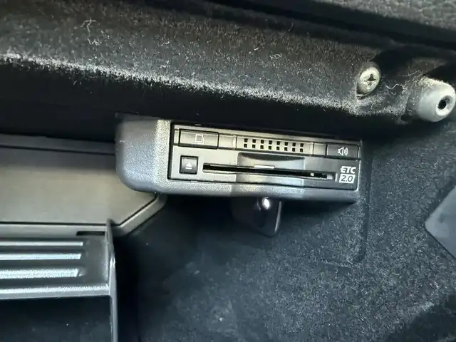 レクサス ＩＳ 300h 愛知県 2017(平29)年 5.4万km ソニッククォーツ /ワンオーナー//純正メモリナビ//AM/FM/CD/DVD/SD/SD REC//フルセグ/BT/USB/AUX//三眼LEDヘッドライト//プリクラッシュセーフティー//レーダークルーズコントロール//レーンディパーチャーアラート//クリアランスソナー//オートヘッドライト//オートハイビーム//オートワイパー//ドラレコ//D・N席パワーシート//D・N席シートヒーター//ステアスイッチ//パドルシフト//オートリトラクタブルウィンカーミラー//プッシュスタート//スペアキー×２（スマート、カード）//取説//ナビ取//保証書