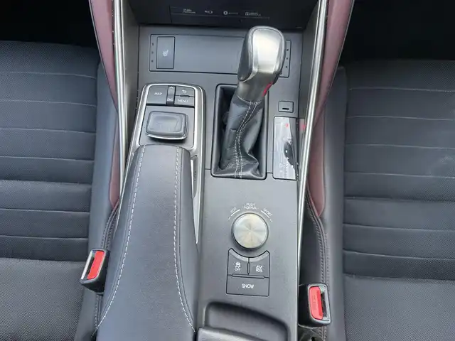 レクサス ＩＳ 300h 愛知県 2017(平29)年 5.4万km ソニッククォーツ /ワンオーナー//純正メモリナビ//AM/FM/CD/DVD/SD/SD REC//フルセグ/BT/USB/AUX//三眼LEDヘッドライト//プリクラッシュセーフティー//レーダークルーズコントロール//レーンディパーチャーアラート//クリアランスソナー//オートヘッドライト//オートハイビーム//オートワイパー//ドラレコ//D・N席パワーシート//D・N席シートヒーター//ステアスイッチ//パドルシフト//オートリトラクタブルウィンカーミラー//プッシュスタート//スペアキー×２（スマート、カード）//取説//ナビ取//保証書