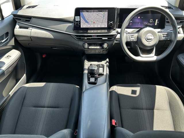 日産 ノート X 愛媛県 2022(令4)年 4.5万km ダークメタルグレー 禁煙車/メーカーオプション純正ナビ フルセグ/Bluetooth/HDMI　/全方位カメラ/バックカメラ/デジタルインナーミラー　/ビルトインETC2.0/衝突被害軽減システム/横滑り防止装置/レーンキープアシスト/オートライト/オートマチックハイビーム/エンジンスタートボタン/スマートキー/ワイヤレス充電/純正フロアマット