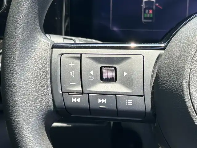 日産 ノート X 愛媛県 2022(令4)年 4.5万km ダークメタルグレー 禁煙車/メーカーオプション純正ナビ フルセグ/Bluetooth/HDMI　/全方位カメラ/バックカメラ/デジタルインナーミラー　/ビルトインETC2.0/衝突被害軽減システム/横滑り防止装置/レーンキープアシスト/オートライト/オートマチックハイビーム/エンジンスタートボタン/スマートキー/ワイヤレス充電/純正フロアマット